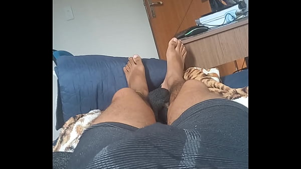 Novinho se masturbando na cama do quarto - Masturbating Day 8 of 365