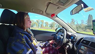 Traveling with my girlfriend, she couldn't hold back: a deluxe jerk-off and a blowjob by the side of the road.