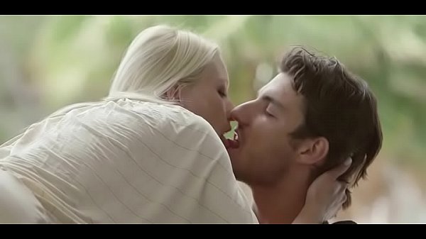 Chap licks and fucks pussy of young nympho really hard