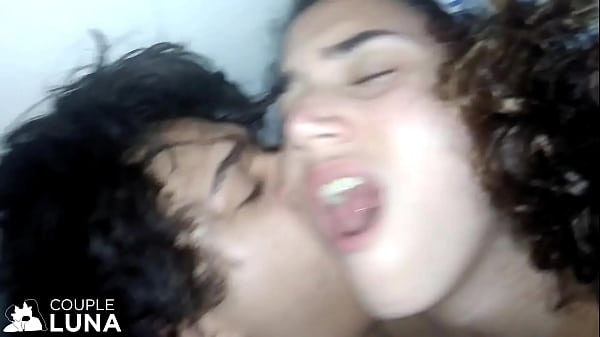 Download Video - Caiu na Net Novinha de 18 Aninhos&comma; Safada de Recife&comma; Chupando um Piroc&atilde;o e Dando a Bucetinha Gostosa&excl;