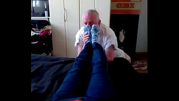 Sexy Nylonfüsse der Oma am Nachmittag