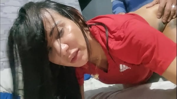 Download Video - Isso que &eacute;  amor &colon; ela perdeu aposta fiz minha  mulher vascaina  usar  blusa do flamengo  para me d&aacute; a buceta ficou revolt kkk&period;  completo XV red