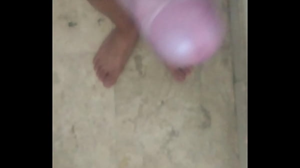 Joven masturbándose