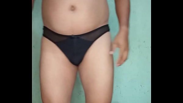 Modelando mi tanga negra de red