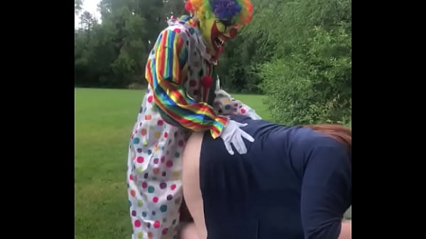 Gibby The Clown fucks pawg in daylight