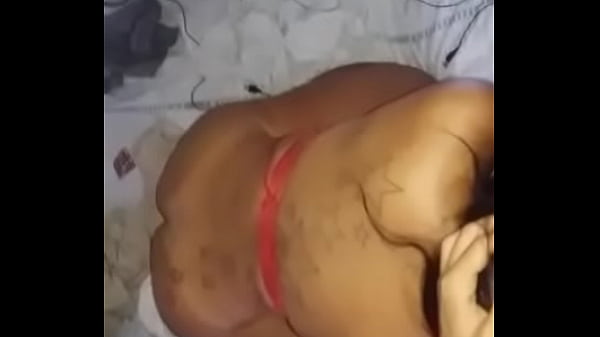 Download Video - Raissa trans mamando Novinho