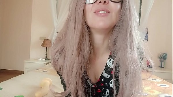 strong vulgar accent! beautiful Italian whore offends your m. between burp and farts
