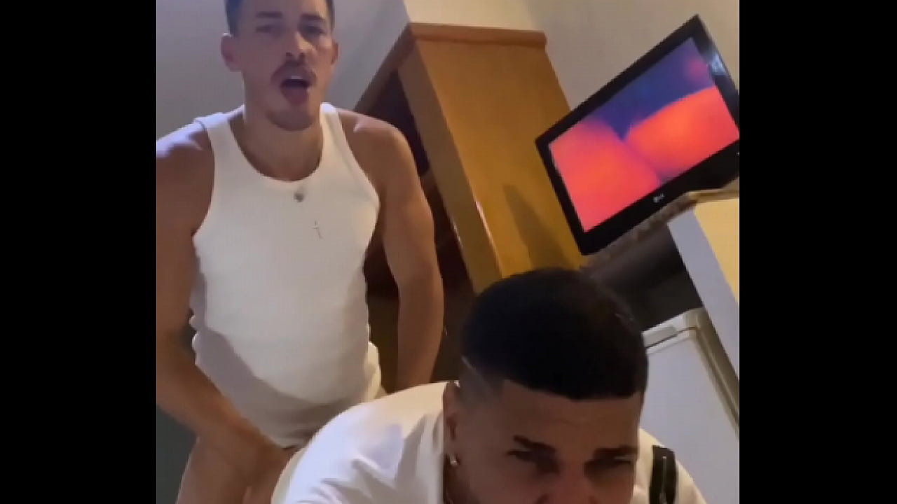 Mi amigo dice que es heterosexual, pero le encanta darme su culo.
                    ass first time bareback big cock muscular body boy on boy muchos negros