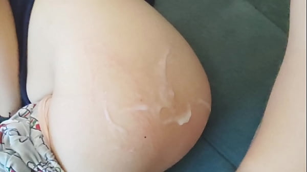 Download Video - Mi compa&ntilde;era de cuarto ve&iacute;a TV y yo intent&eacute; follarla sin que se diera cuenta &lpar;parte 2&rpar;