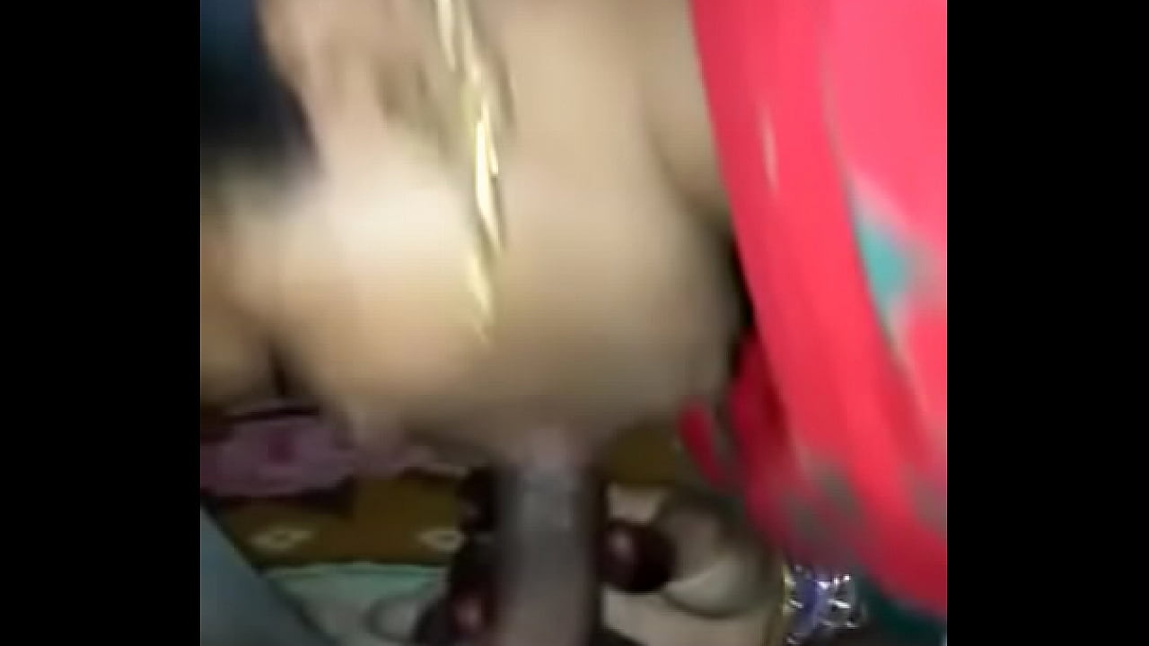 Video of Desi Bhabhi while bathing and doing Susu