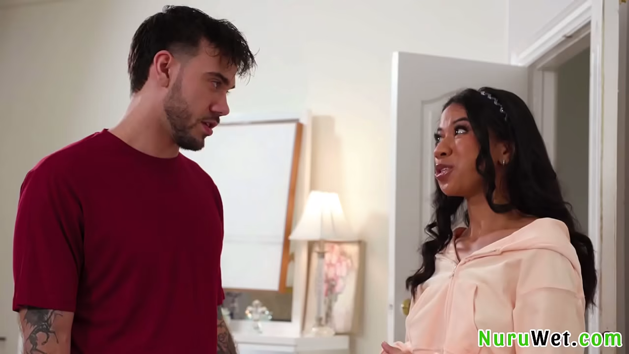 nuruwet.com y Nuru Massage presentan: Ameena Green y Nade Nasty en Slippery Sexy Gift
                    sex pussy wet massage masseuse nuru nuru massage nurugel nurumassage slippery massage nuru gel muchos negros