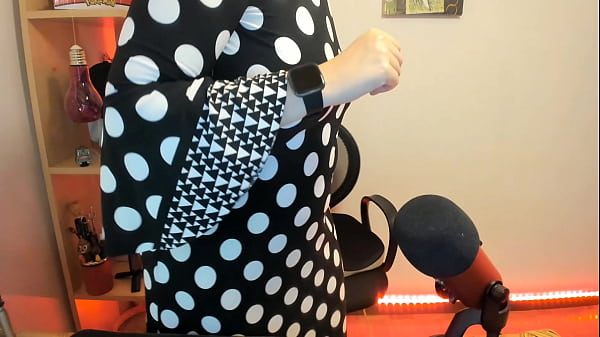 Roars and Laughter: The Whimsical Adventures of Nicoletta the Giantess