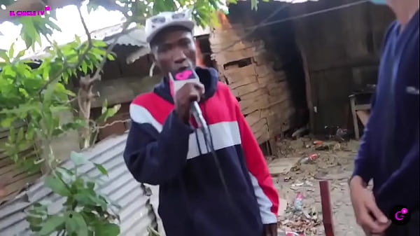 Anhela y sueña con ser cantante de música champeta