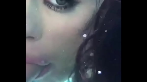 Aquatic blowjob with a tasty