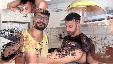 MARCOS GOIANO - ENCARANDO A PICA GROSSA DO BOY MALHADO - SEXO GAY SEM CAMISINHA - PUTOS FODENDO NA COZINHA - VIZINHO DA PICA GROSSA FODEU MEU RABO