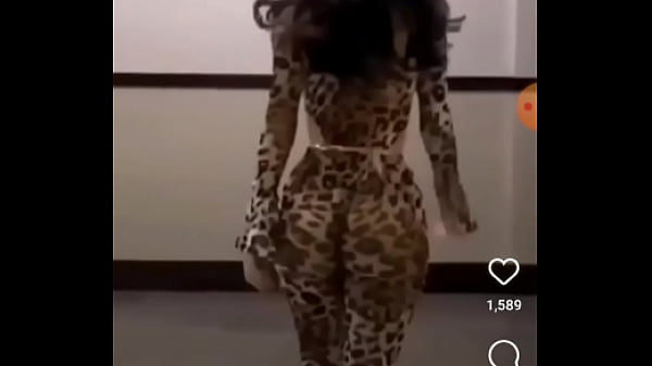 Who is she cómo se llama