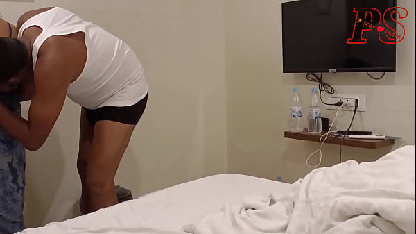 Download Video - Girlfriend went late at Home on girlfriend's birthday&comma; got upset&comma; then made her mood and did hardcore fuck in saree