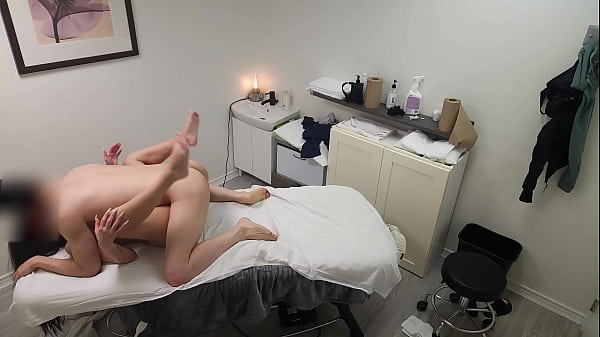 Kendal, MILF with tattoos was convinced to fuck...