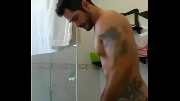 Download Video - Gato safado leiloando a cueca&period;