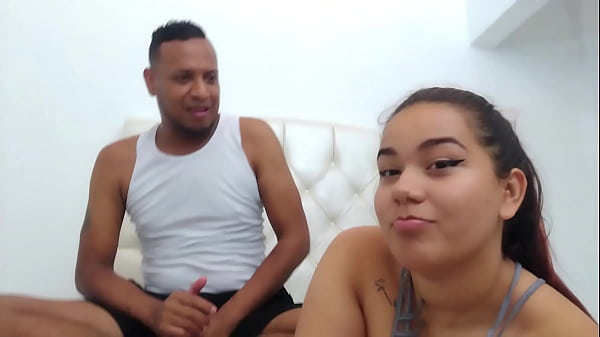 Download Video - GRABO A MI HERMANASTRA PARA MOSTRARLE  A  MI  MADRASTRA  SU DESORDEN Y TERMINO EN SU CUARTO QUITANDOLE LA VIRGINIDAD  -1PARTE-