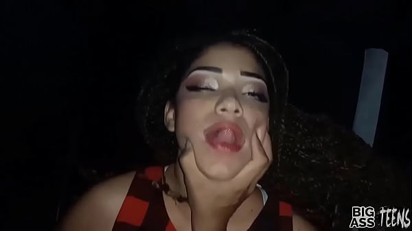 Me coge el novio de mi madrastra cuando nos que...