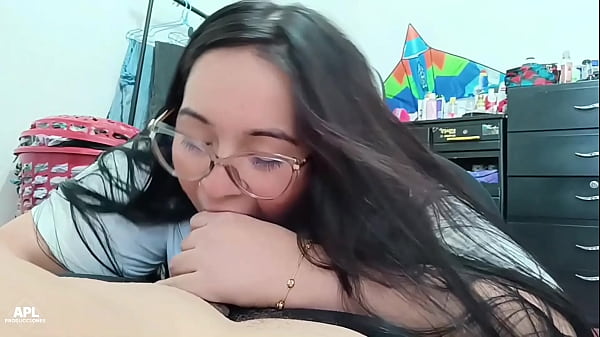Download Video - La puta de mi pr&excl;m&commat; se viste delante mio&comma; y me muestra sus gran culo y sus grandes tetas
