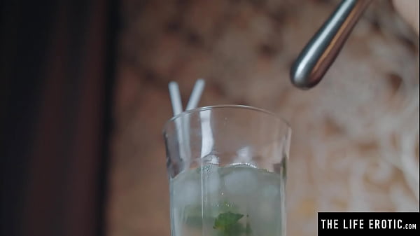 Watch this cute redhead tease her nipples and clit with ice cubes
