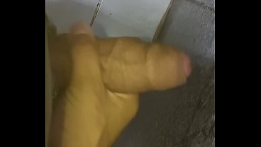 Punheta gostosa do corno do pau grande