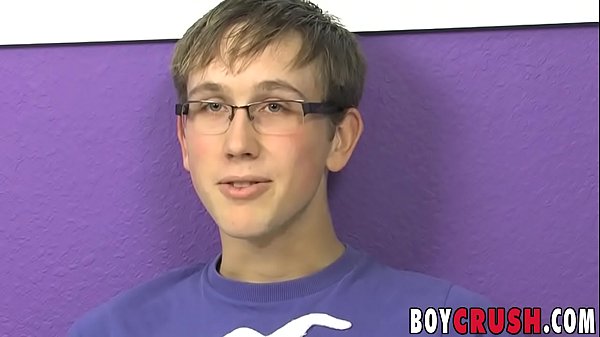 Download Video - Nerdy homo is happy to relax and stroke his mighty dick