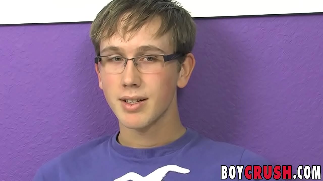 Nerd homo está feliz de relajarse y acariciar su poderosa polla
                   cumshot masturbation solo gay twink interview big cock big dick boycrush jerking off young men tommie reed muchos negros