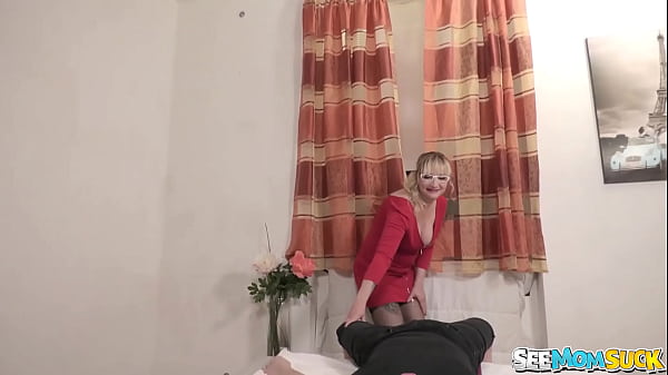 GILF Elza&rsquo;s Step-Mom Sucking Surprise