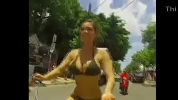 thumb big boobs