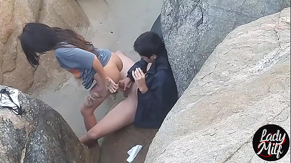 Download Video - O instrutor de parapente flagrou ele comendo o cu dela na ilha da magia