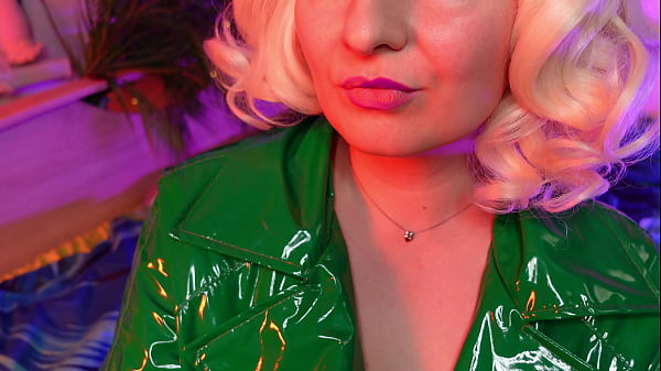 lipstick seduce - ASMR closeup video of pin up MILF