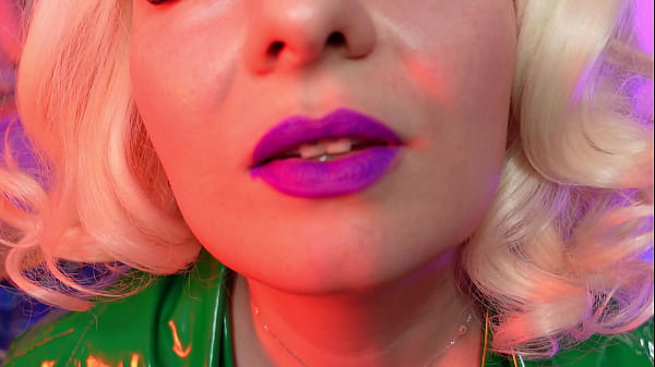 lipstick seduce - ASMR closeup video of pin up MILF