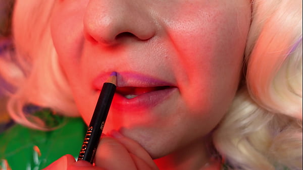 lipstick seduce - ASMR closeup video of pin up MILF