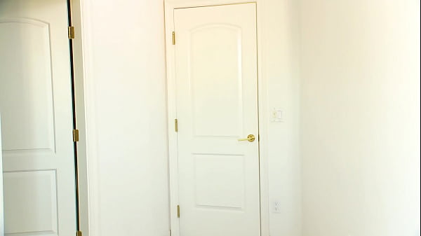 Lia Lor's Neatly Trimmed Pussy Gets Dicked Down