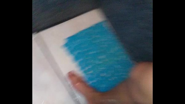 Punheta pra cunhada no banho