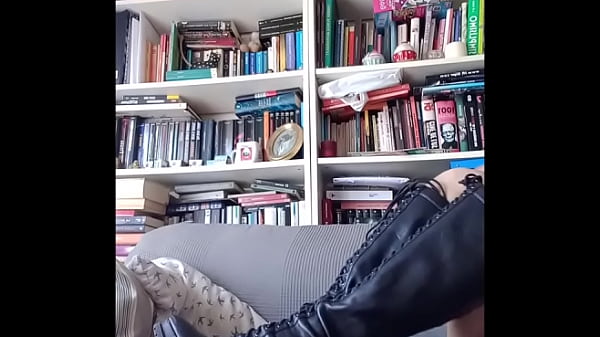 me wearing boots 84 sec