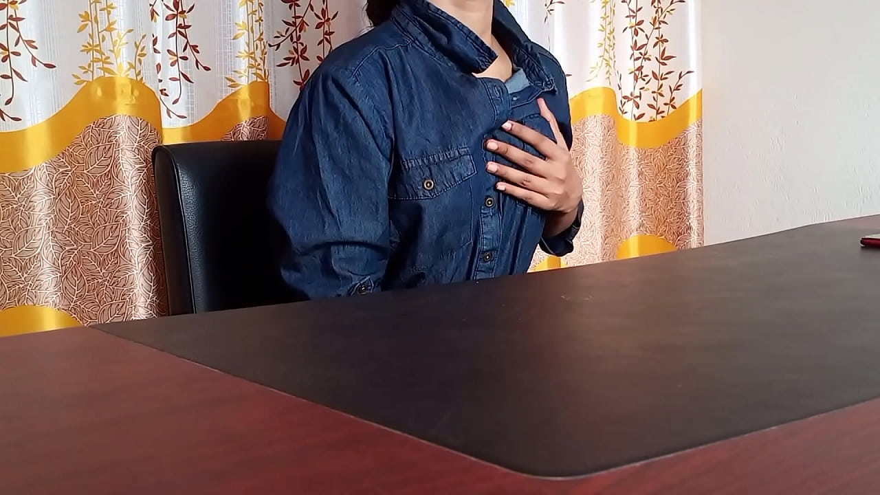 Desi Bank Officer fucking beautiful Bhabhi! Reality Sex