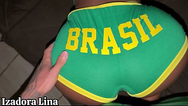 Download Video - Transando com meu cunhadinho antes de come&ccedil;ar o jogo do Brasil e safado gozou muito na minha buceta