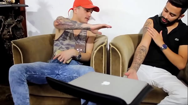 Download Video - NOVINHO CURIOSO SE FODEU