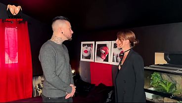 Ma voisine cougar veut ma grosse bite et une bonne dose de sperme dans bouche !