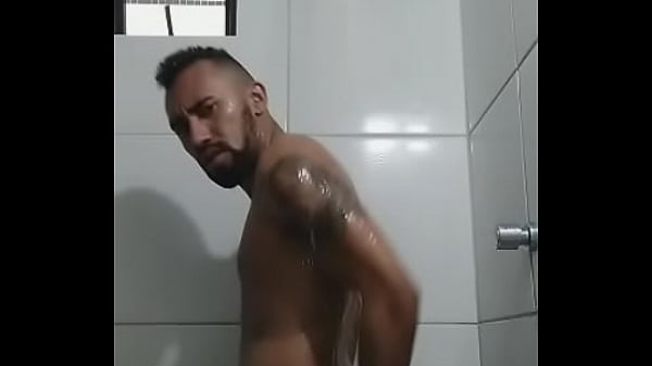 Dotado lavando o rolao