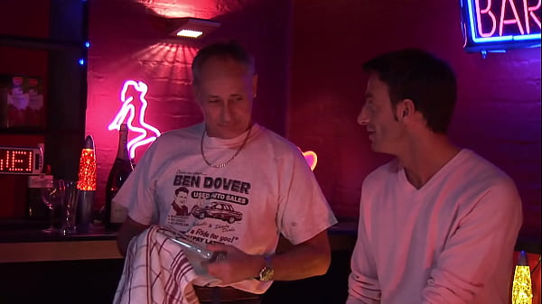 Milf Has Her Shaved Pussy Creampied During A Threesome