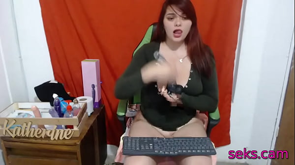Chubby amateur toying on webcam