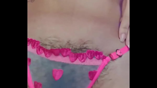 Você se importaría com os pelos? Eu prefiro lisinha...mas um pouco de pelo não faz mal