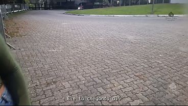 Pr&eacute;via - Um delivery para a esposa receber uma foda no mato sem camisinha