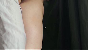 Indonesian girl's beautiful face is deliberately covered while having sex, the latest Indonesian porn