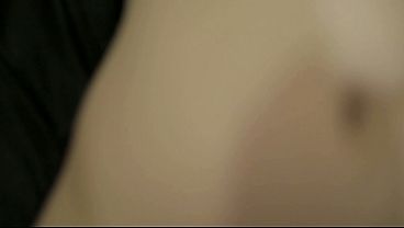 Indonesian girl's beautiful face is deliberately covered while having sex, the latest Indonesian porn